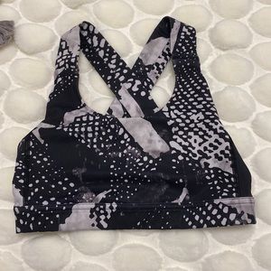 Women’s lululemon sports bra